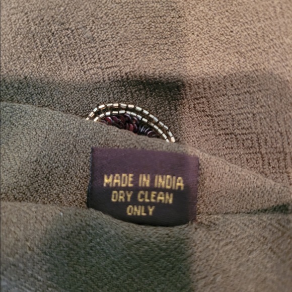 Janavi Cashmere Scarf - Picture 4 of 8